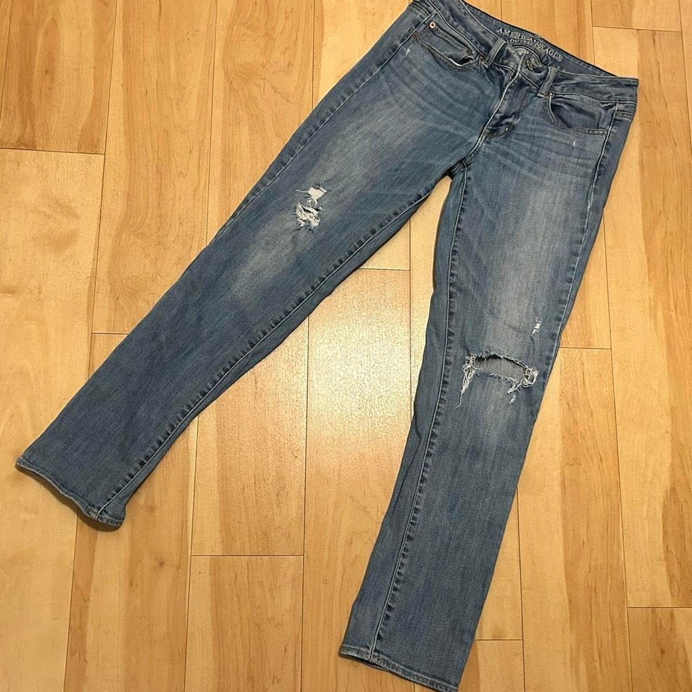 American‎ Eagle blue distressed straight leg jeans Size 6
